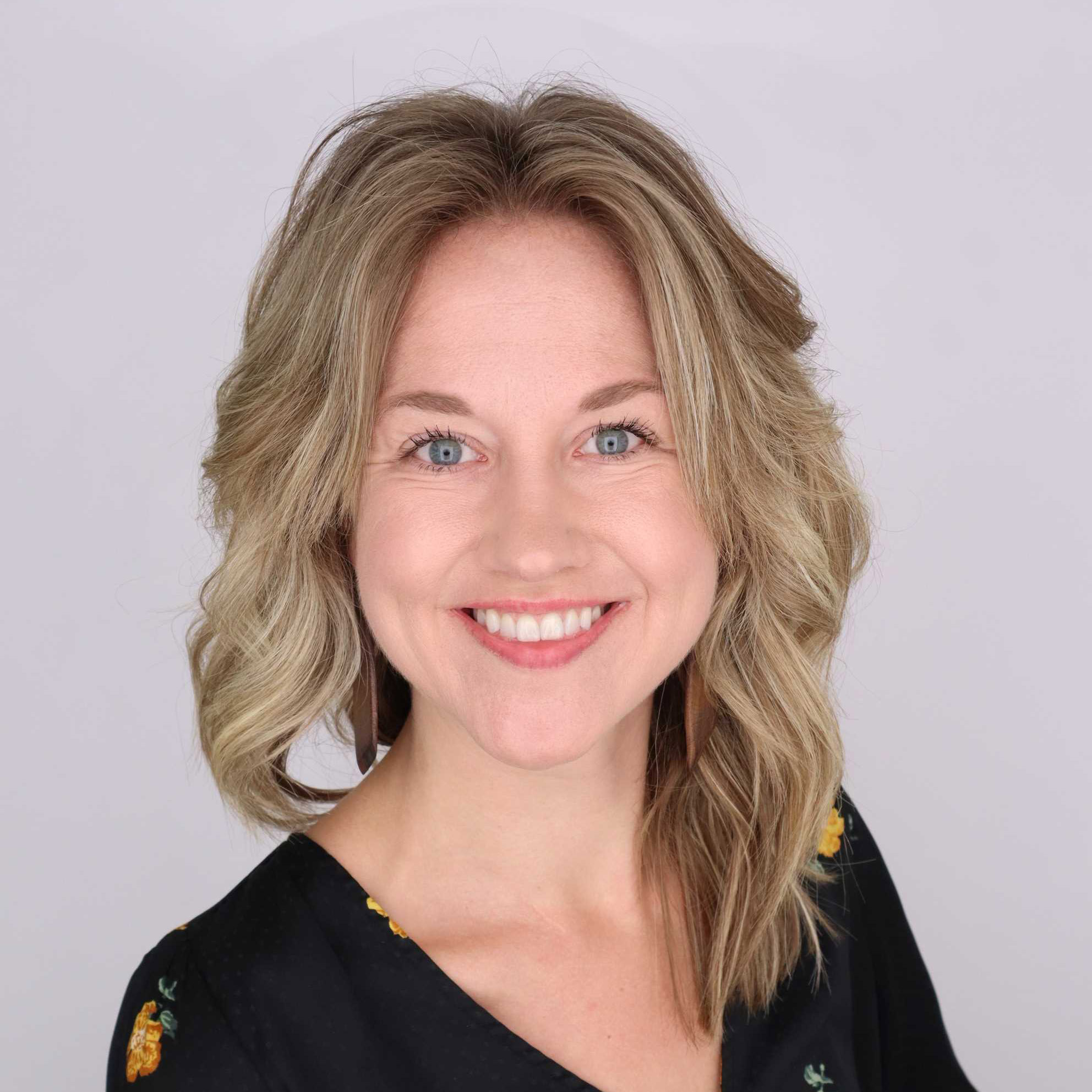 Stephanie Russell headshot